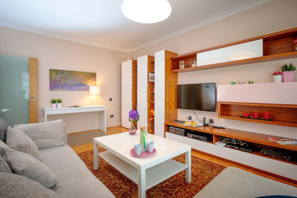 Green Apartment - Top Location, Near City Center! Sofia Luaran gambar